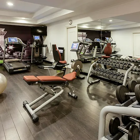 Sofitel Chain Bridge מלון 5*