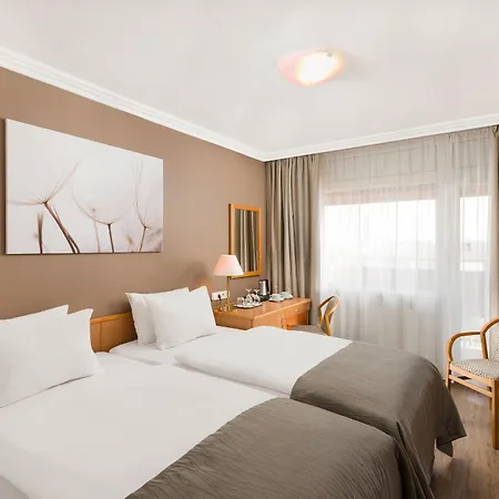 Danubius Arena Hotell 4*