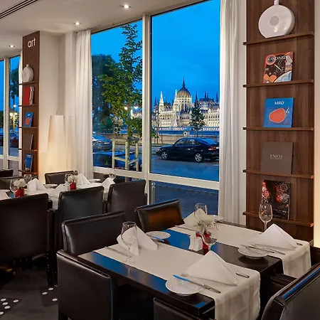 Park Plaza Hotel 4*