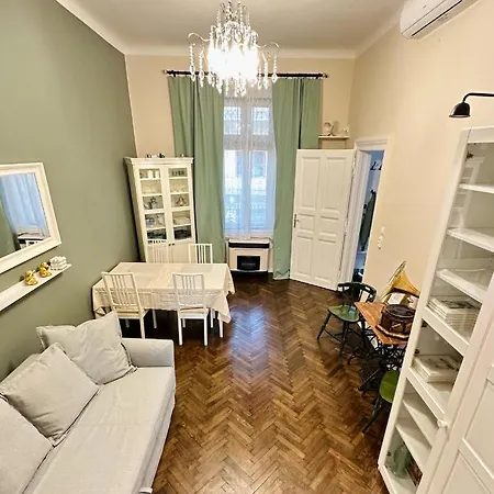 The Spot With Chair - Cozy Space Near Danube Apartment Budapest