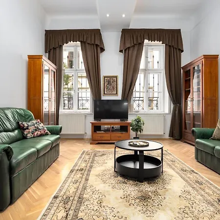 Emerald At Apartment Budapest