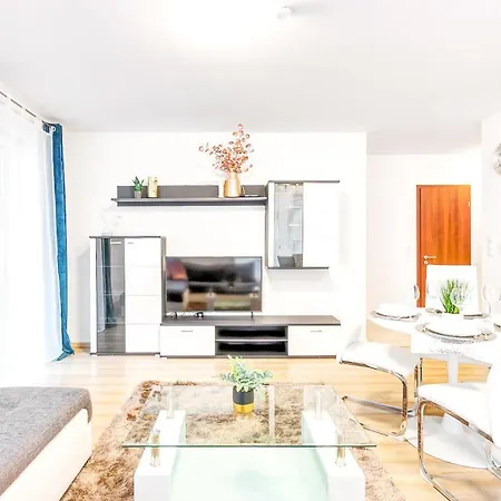 Modern With Free Garage And Balcony In The Downtown *
