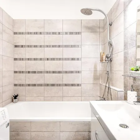 Appartement Modern With Free Garage And Balcony In The Downtown