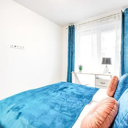 Modern With Free Garage And Balcony In The Downtown Apartment