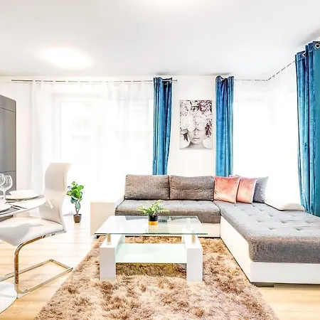 Modern With Free Garage And Balcony In The Downtown Apartment Budapest