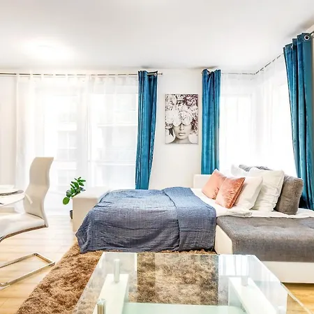 Apartment Modern With Free Garage And Balcony In The Downtown