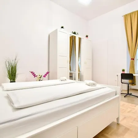 Standard By Hi5 - Muzeum 5 Apartment Budapest