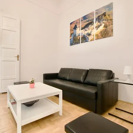 Standard By Hi5 - Muzeum 5 * Budapest