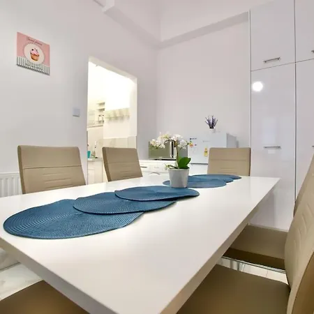Standard By Hi5 - Muzeum 5 Apartment Budapest