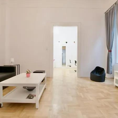 Standard By Hi5 - Muzeum 5 Budapest