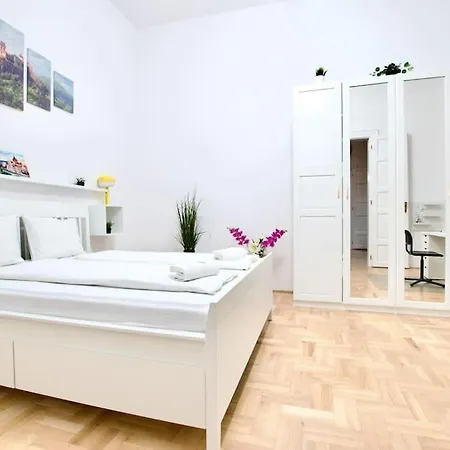 Standard By Hi5 - Muzeum 5 Apartment