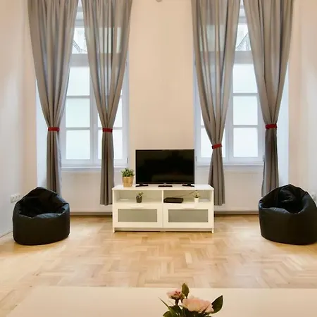 Standard By Hi5 - Muzeum 5 Apartment *