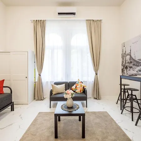 Seventh Heaven 3 Apartment Budapest