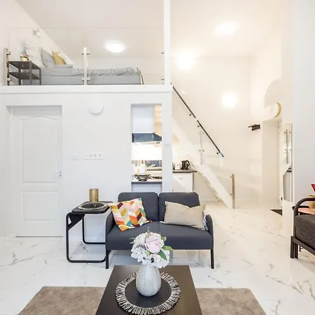 Seventh Heaven 3 * Budapest