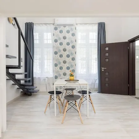 Mirror Apartment