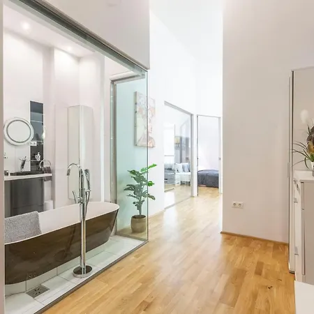 Apartment Luxurious & Spacious Downtown In Liszt Ferenc Square