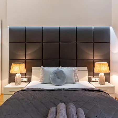 Apartment Luxurious & Spacious Downtown In Liszt Ferenc Square Budapest