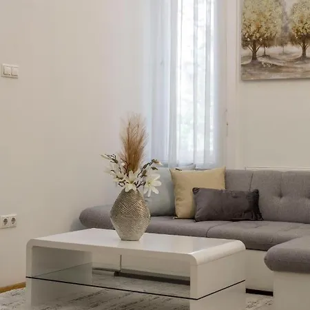 Luxurious & Spacious Downtown In Liszt Ferenc Square * Budapest