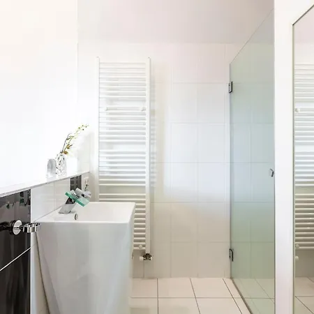 Luxurious & Spacious Downtown In Liszt Ferenc Square Apartment Budapest