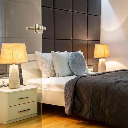 Luxurious & Spacious Downtown In Liszt Ferenc Square Apartment