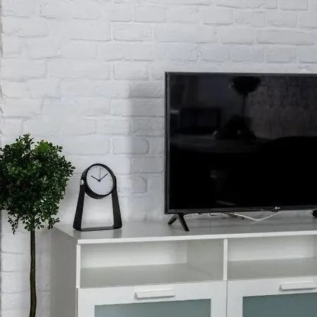 Chic, Captivating Space Near Opera House Apartament
