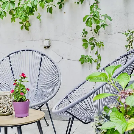 Buda Bliss Garden Apartment