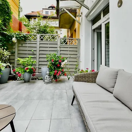 Buda Bliss Garden Apartment *