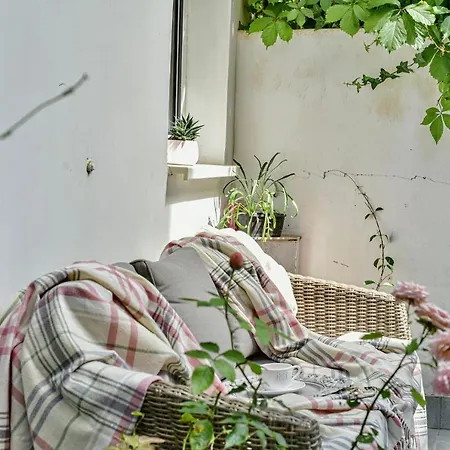 Buda Bliss Garden Apartment