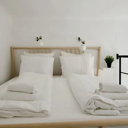 Standard By Hi5- Tolnai Lajos Budapest