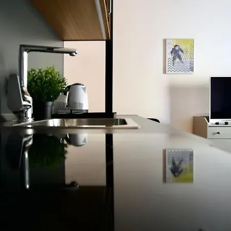 By Hi5- Rottenbiller Apartment Budapest