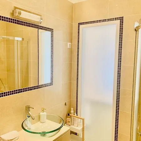 דירה Sundeluxe & Balcony *