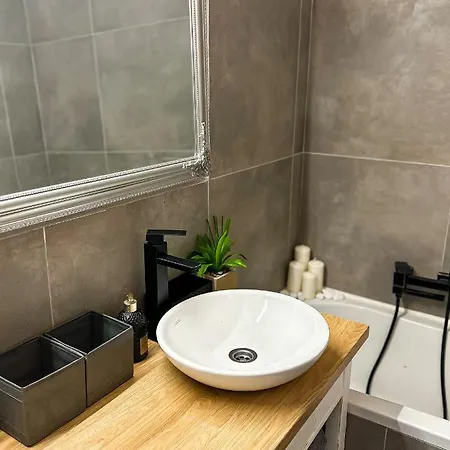 Urban With Private Garden Near Andrassy *