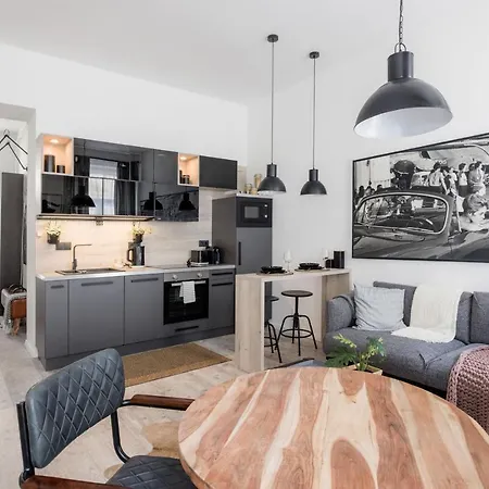 Two-bedroom Next To Music Academy Budapest