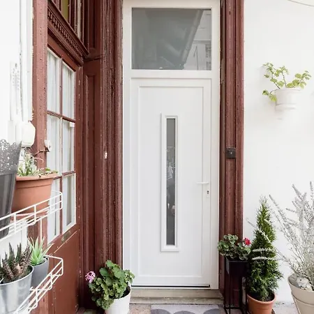 Two-bedroom Next To Music Academy