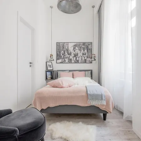 Apartment Two-bedroom Next To Music Academy