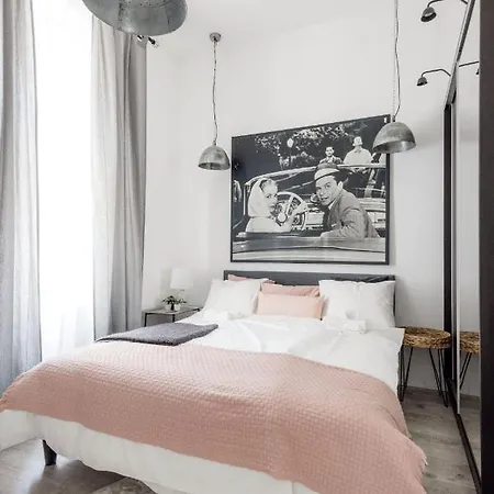 Apartment Two-bedroom Next To Music Academy *