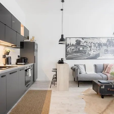 Apartment Two-bedroom Next To Music Academy