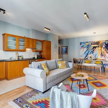 Stylish And Colorful With Balcony * Budapest