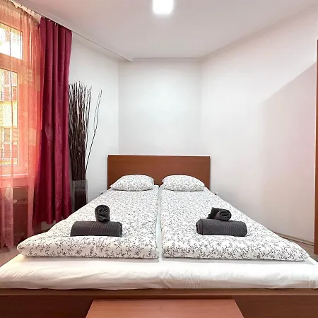 Central Seasons Design * בודפשט