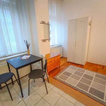 Apartment R172 Elitehost Raday Studio *