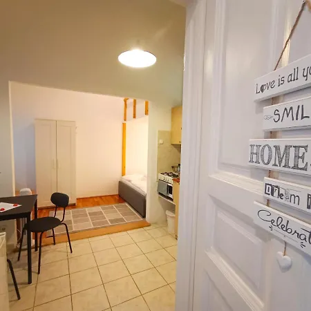 Apartment R172 Elitehost Raday Studio