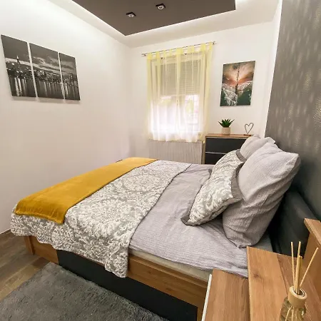 Apartament Slate Wood