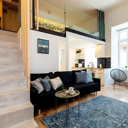 Kiraly Downtown Apartment *