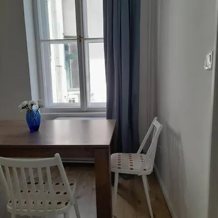 Sunny At Danube Hostel Budapest