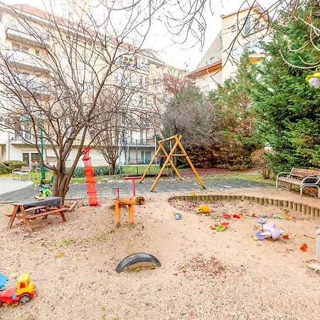 Tranquil With Free Parking And Garden Connection In The Downtown Appartement *