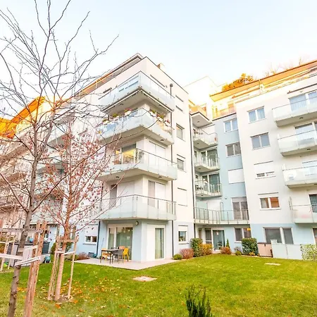 Apartment Tranquil With Free Parking And Garden Connection In The Downtown *