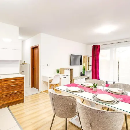 Appartement Tranquil With Free Parking And Garden Connection In The Downtown