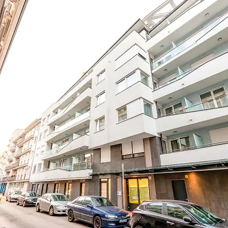 Appartement Tranquil With Free Parking And Garden Connection In The Downtown *