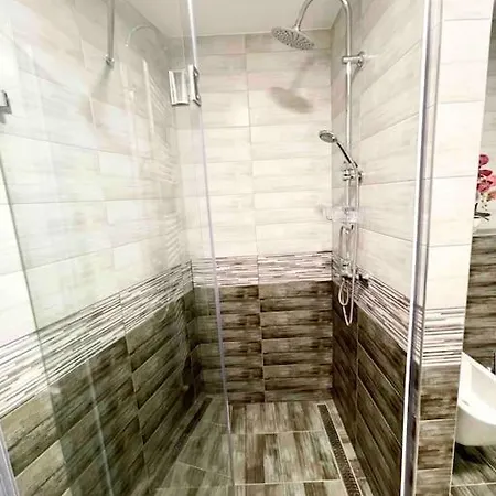 Apartment D3 Basilica Luxury Spacious Free Parking For 1 Car