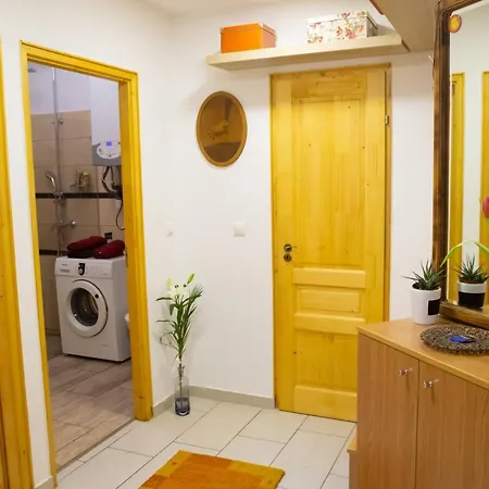Apartment Central Modern Flat For 3
